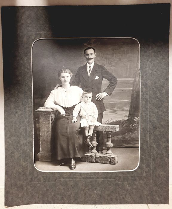 Antiga fotografia grande - motivo de uma familia - do Sec. XIX