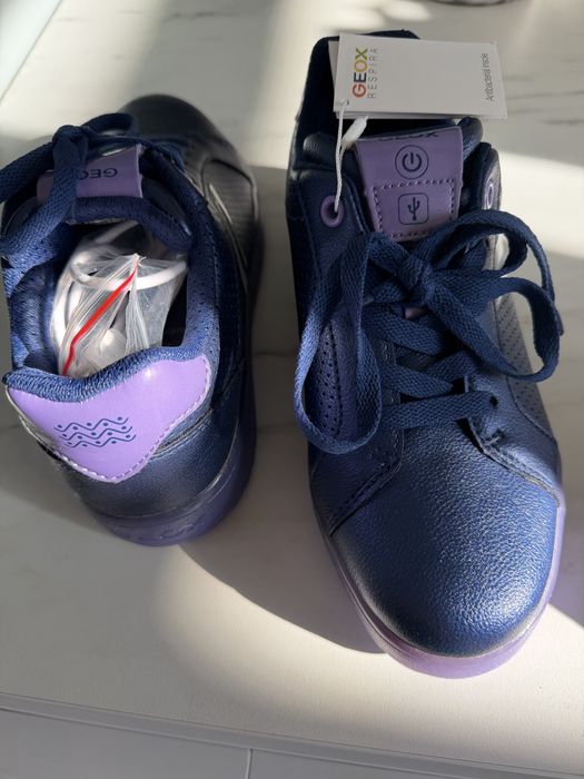 Sapatilha geox nova  com etiqueta tam 36 com carregador