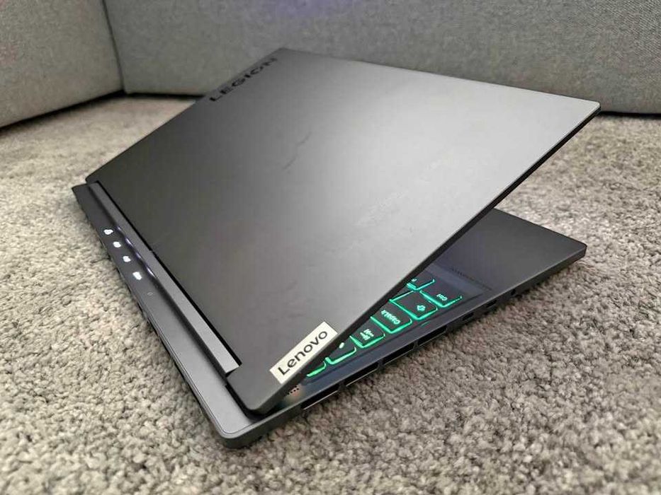 Lenovo Legion Slim 7 Gen 8 Portátil Gaming 240 Hz