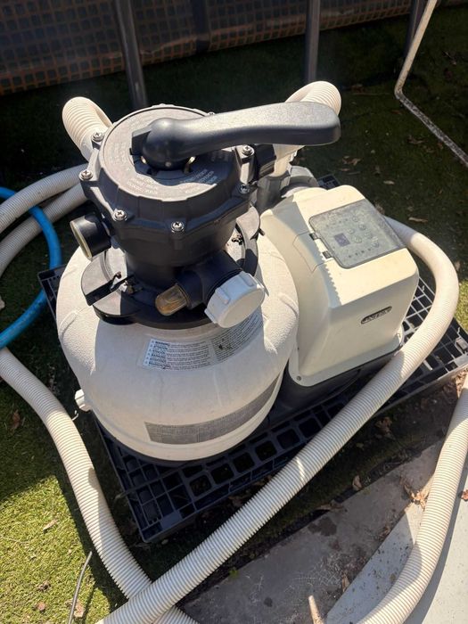 Piscina Intex Retangular  de grandes dimensões  com bomba de areia e água  salgada