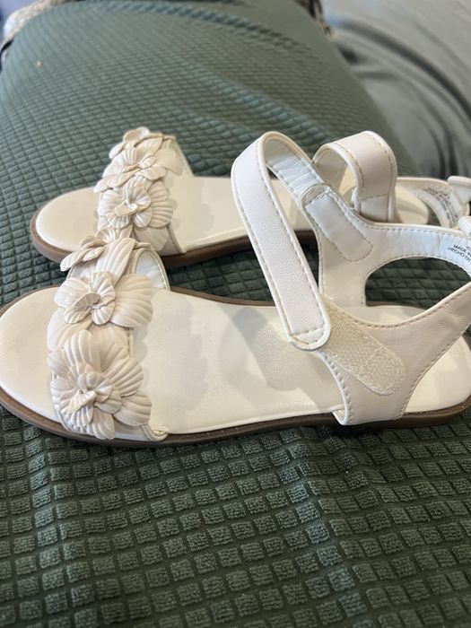 Sandalias brancas da H&M. 31