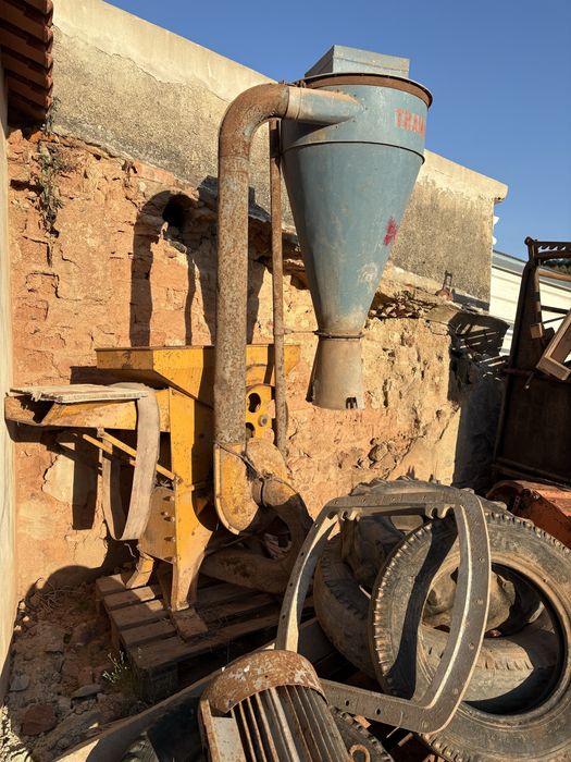 Balança de gado  e moinho de fazer farrinha eletrico vendo ou troco