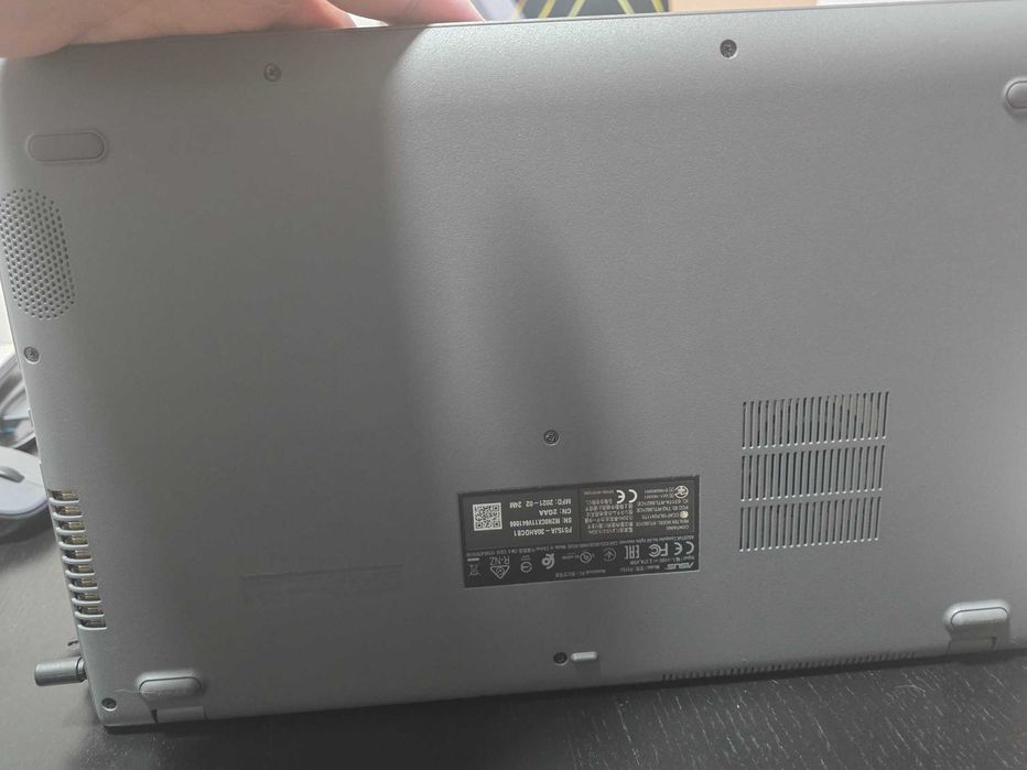Portátil Asus VivoBook 15 (i3 10.ª Ger / 8GB RAM / 512GB SSD) – Excelente Estado