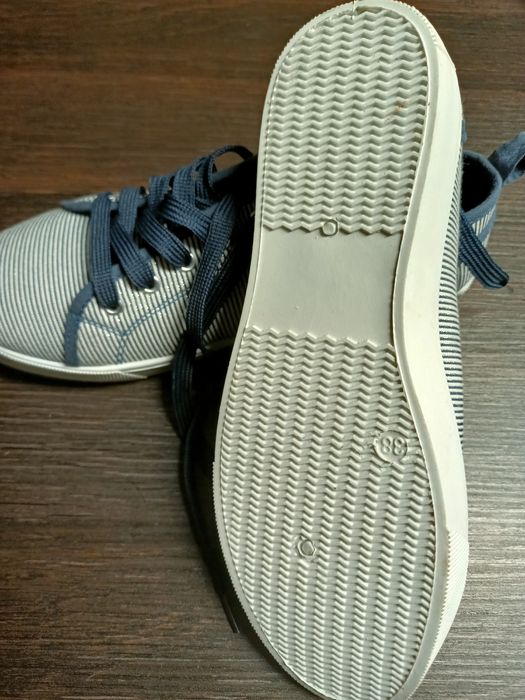 Trampki w paski r.38