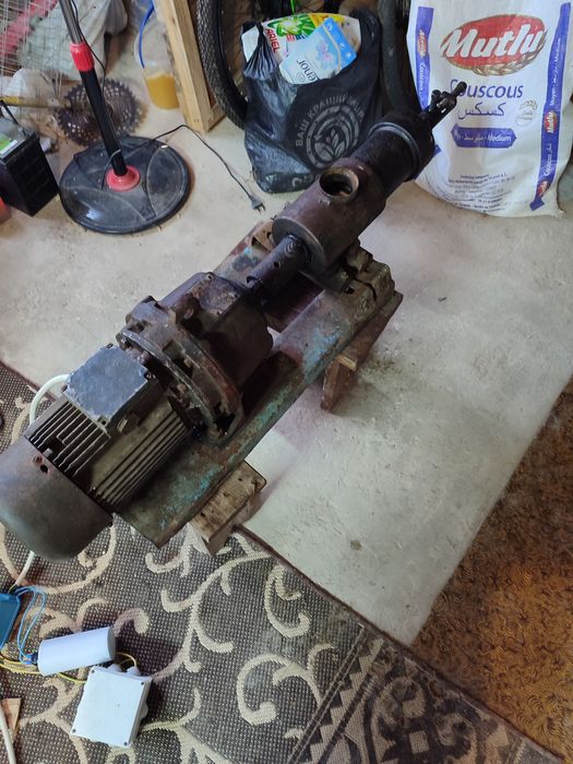 Маслопрес,олійниця.