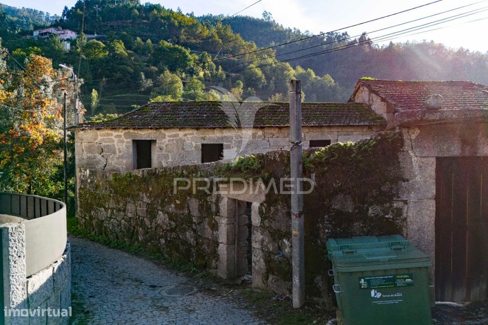 MORADIA rústica em Pedra