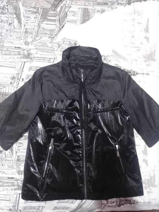 Ветровка женская