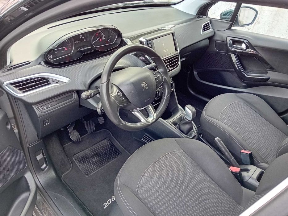 Peugeot 208 1.2i Style