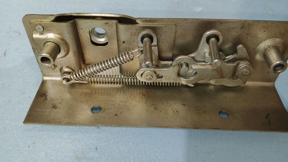 Замок задних дверей Sprinter 903