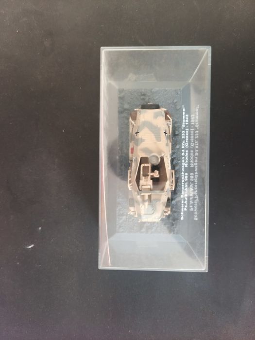 Miniatura Modelo tanque em caixa