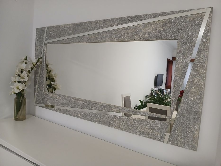 Aparador Moderno Lacado Branco + Espelho de Design – Como Novo