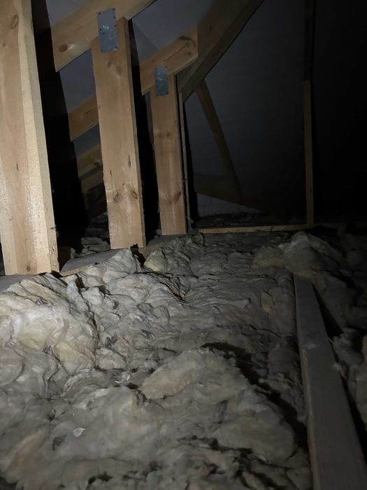 Продається  затишна та світла квартира.