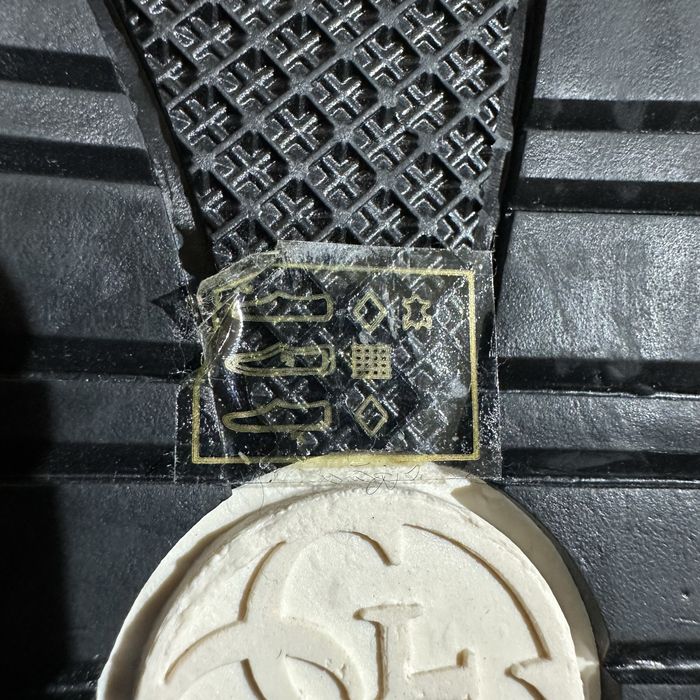 Нові шкіряні кросівки Guess 37/24 cm