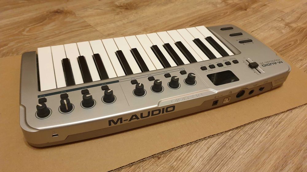 Keyboard kontroler MIDI M-AUDIO KeyStudio 25