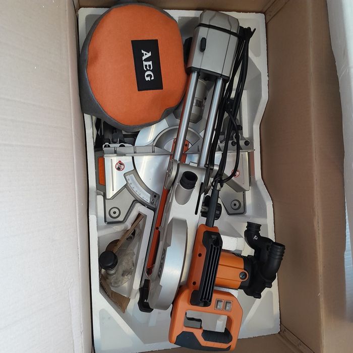 Нова торцовочна пила AEG PS 216 L