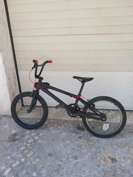 Bicicleta (Bmx) preta
