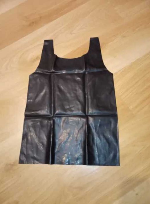 869/ Bielizna tshirt koszulka top podkoszulek M męski latex lateks 0,4