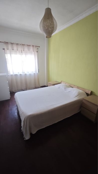 Alugo quarto no Barreir