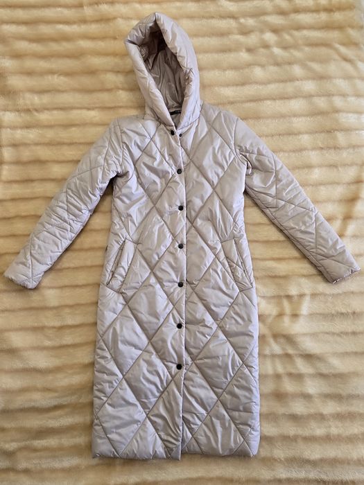Жіноче демісезонне стьобане пальто з капюшоном