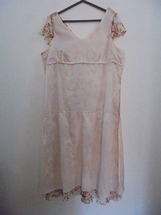 vestido de senhora muito chique novo