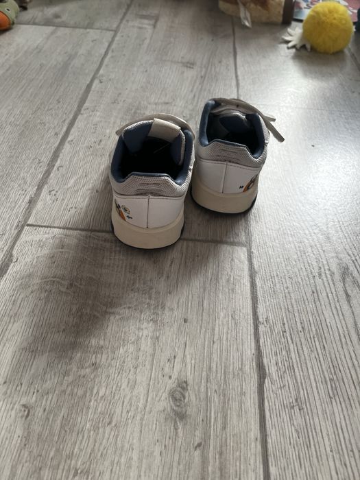 Продам детские кроссовки adidas