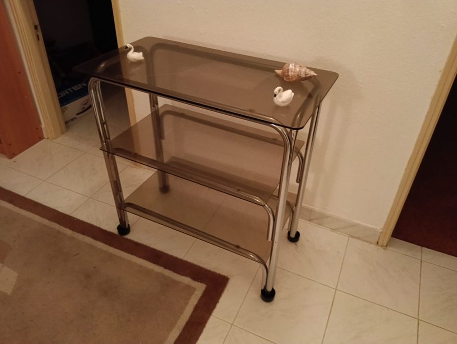 Mesa de apoio com rodas