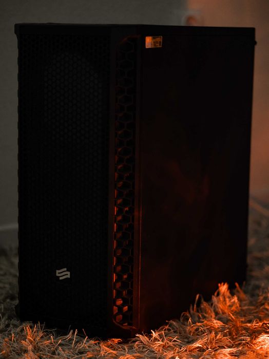 Wydajny komputer, idealny do gier i montażu