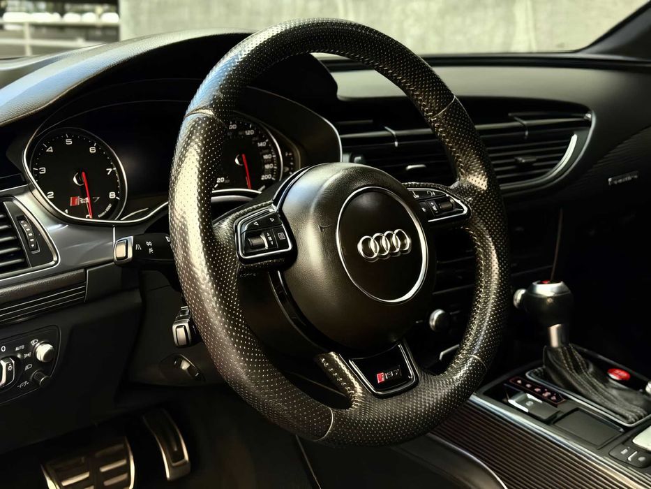 Audi RS 7      2015