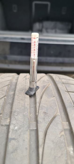 Opony komplet dobry stan 235.45.17