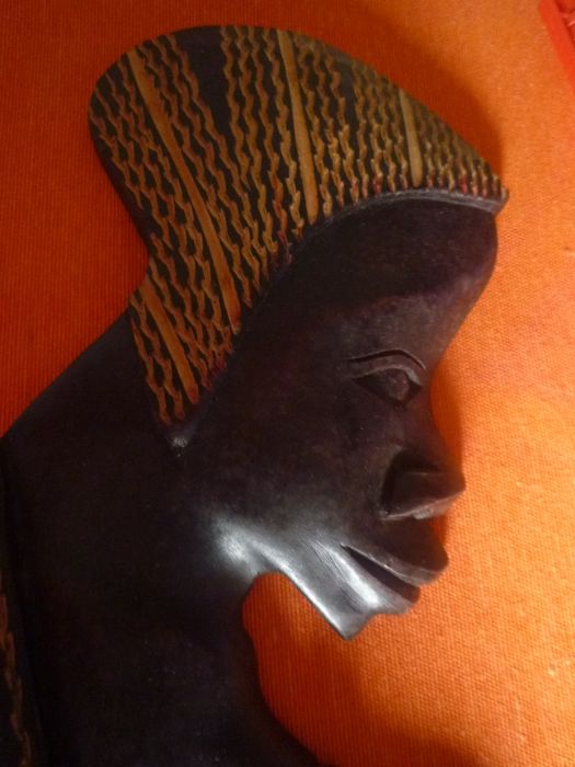 Figuras Africanas trabalhadas em Madeira de Angola
