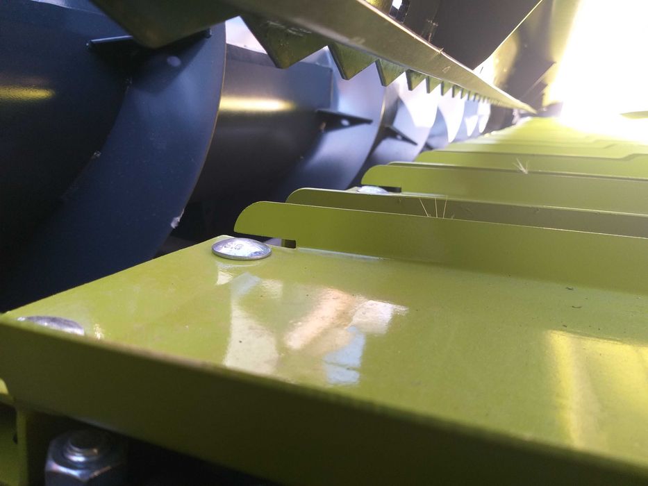 Жатка соняшникова UNICORN від ВИРОБНИКА під комбайн New Holland, Нью-Холланд/ Caterpillar, Катерпіллер / Challenger, Челленджер від 6 до 12 метрів