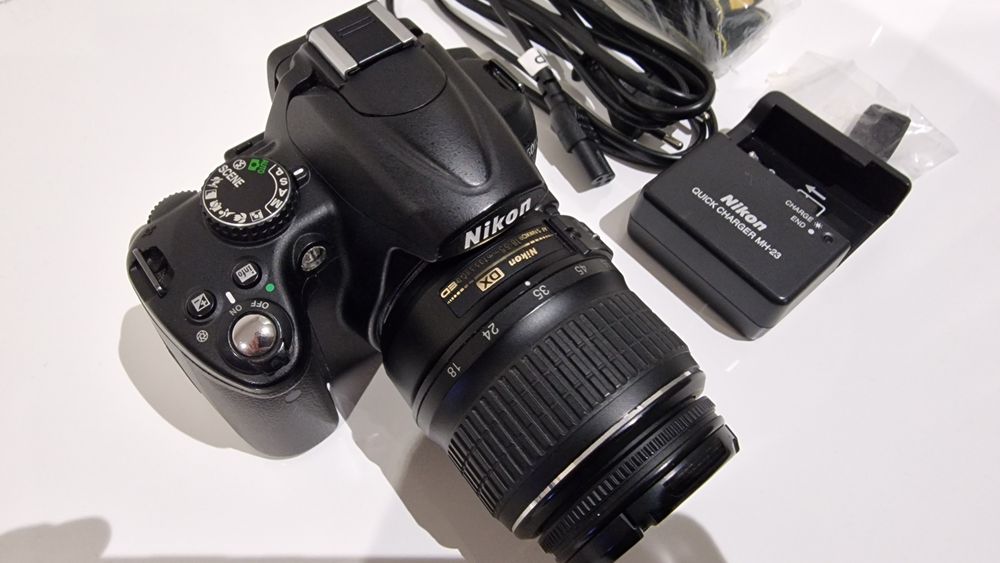 Nikon D5000 + Lente 18-55mm  + extras
