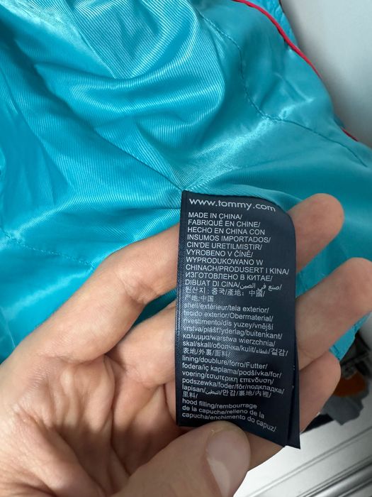 Kurtka zimowa Tommy Jeans – Pikowana z kapturem (XS/S)