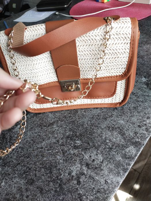 Nowa torebka na łańcuszku