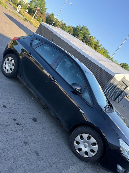 Opel Astra J 2011