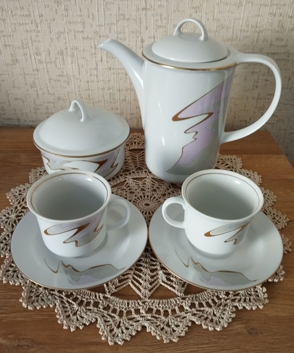 Частина порцелянового  сервізу