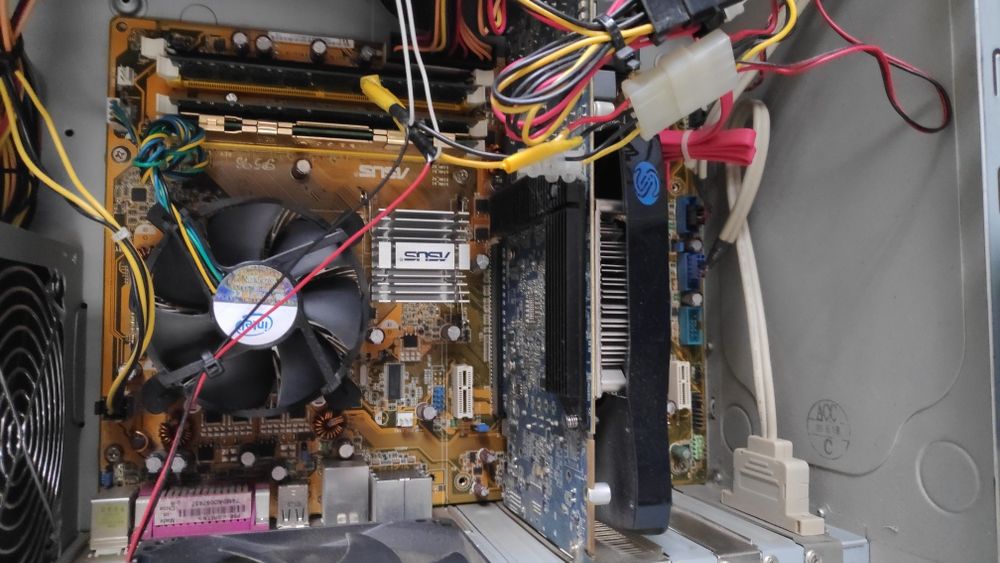 Computer + Monitor64309792689794123