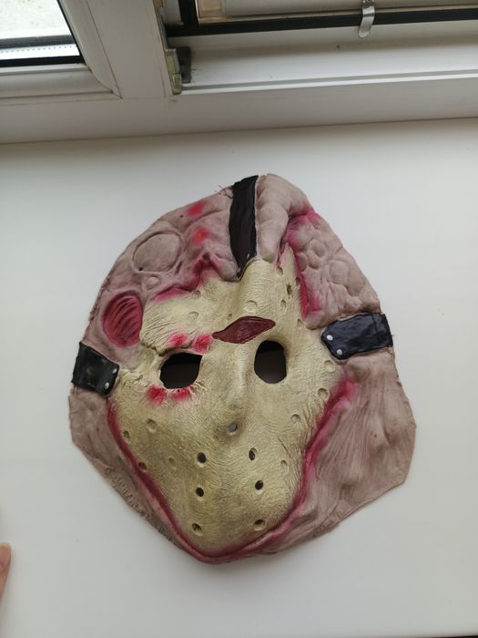 Страшні карнавальні маски на Хеллоуїн