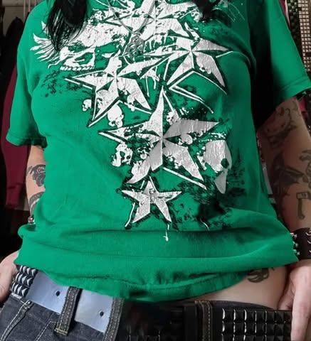 Нова зелена футболка