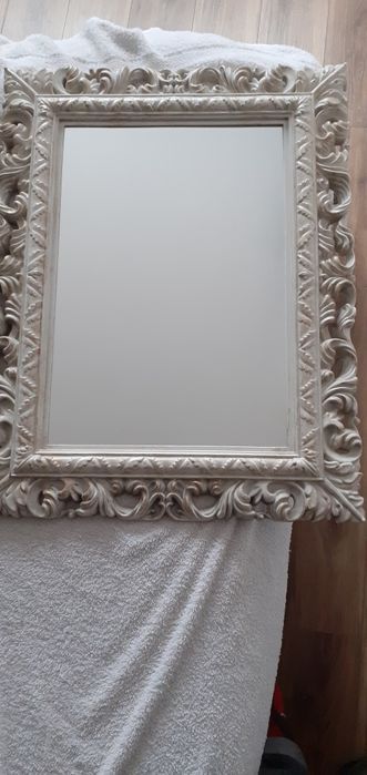 Espelho com moldura em  plástico