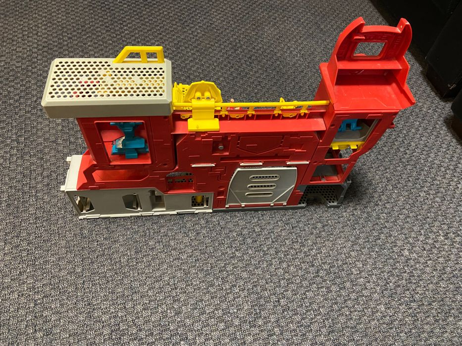 TRANSFORMERS Rescue Bot - remiza strażacka