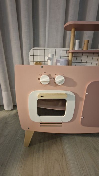 Cozinha de madeira rosa