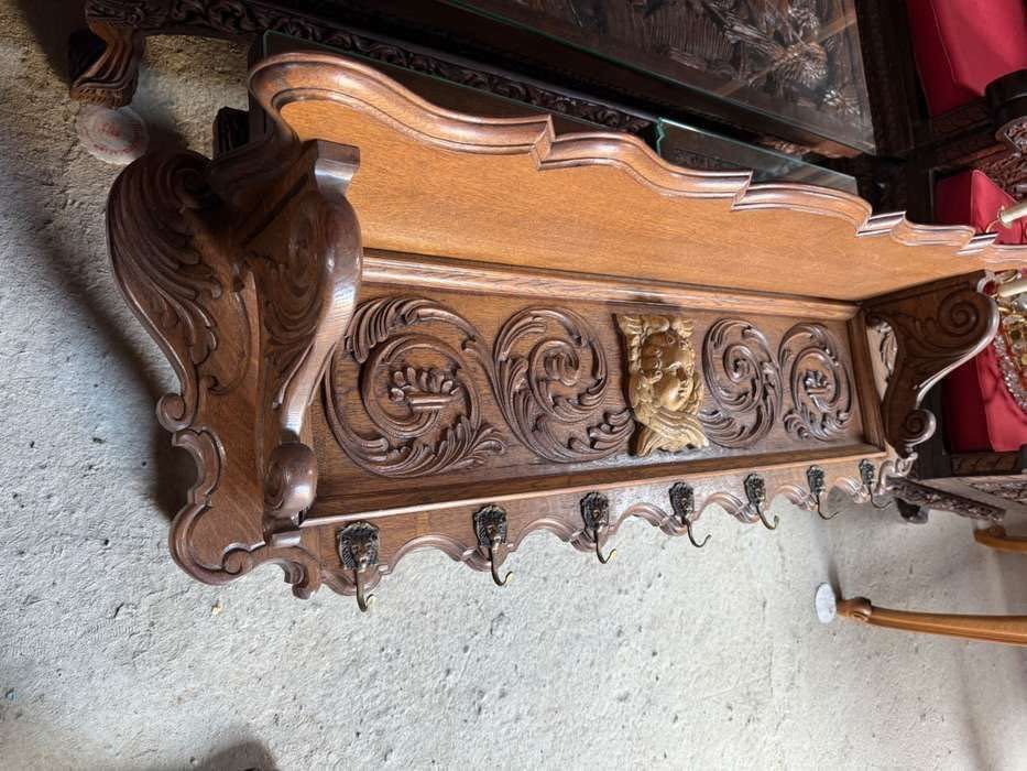 Unikatowy rzeźbiony ścienny wieszak dl.120cm.