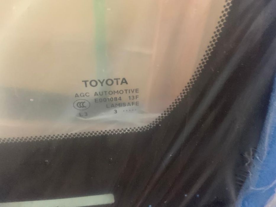 Скло лобове toyota bz4x , є інші запчастини