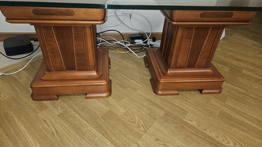 Mesinha de vidro com 2 colunas em cerejeira 120x65