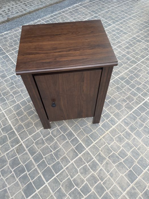 Mesinha de cabeceira do ikea