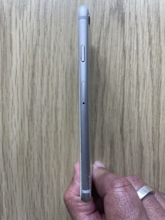 iPhone 6 de 64GB capacidade e Bateria com capacidade maxima de 100%