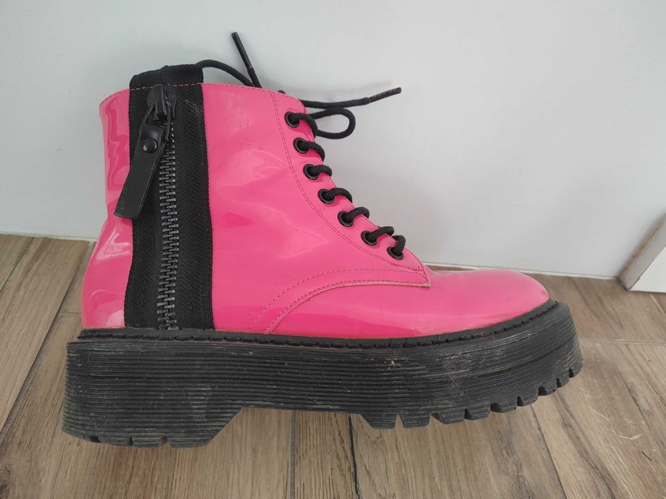 Botki Cropp glany martens roz.37 trapery