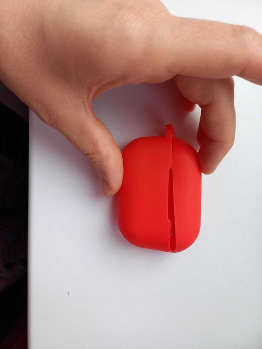 Продам  чехол для наушников на Airpods  Pro 2. Новый . Красный