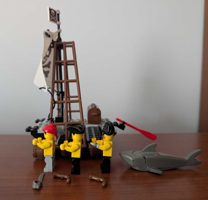 Lego 6261 Piracka Tratwa z Kapitanem